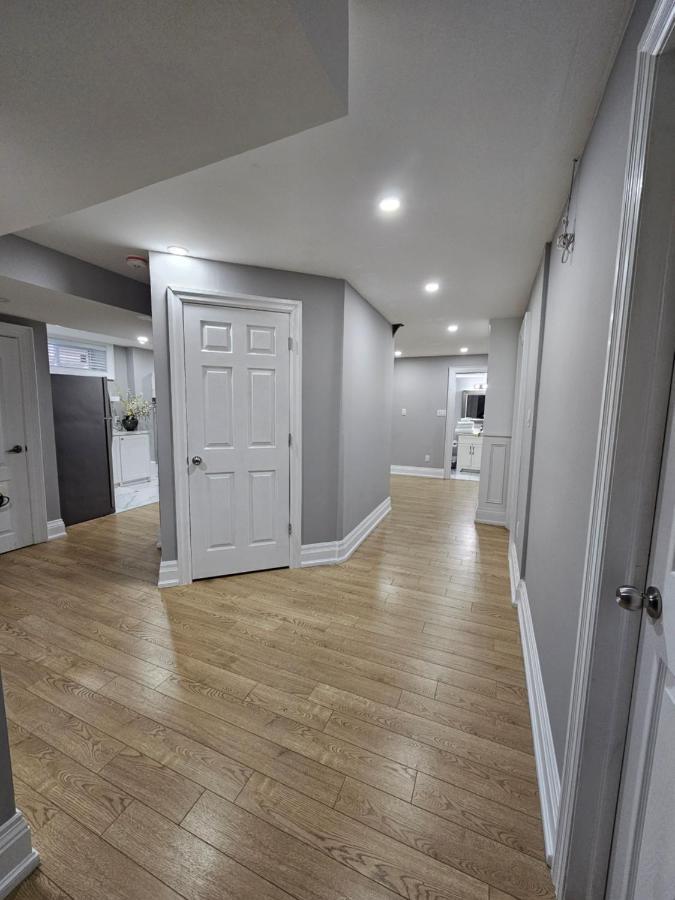 Basement Apartment In Luxury Beach House 토론토 외부 사진